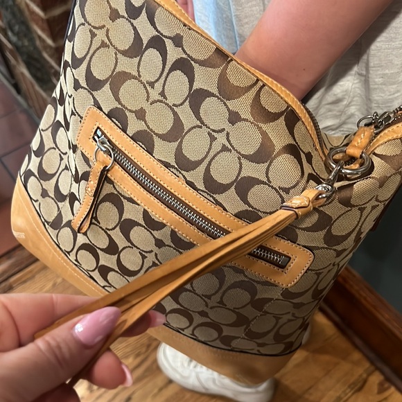 Vintage Coach Crossbody bag. - Picture 7 of 12